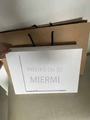 New Apple MacBook Air 2025 M4 13-Inch 16GB Apple M4 SSHD (Hybrid) 512GB