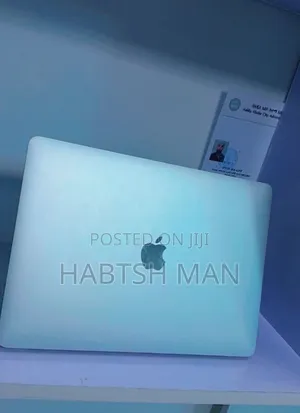 New Laptop Apple MacBook Pro 2022 M2 8GB Apple M2 SSD 512GB