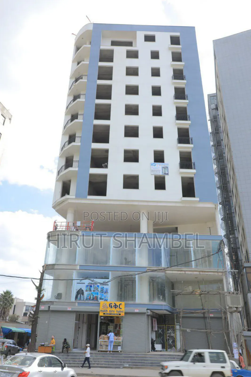 ለንግዶ አይን የሆነ ቦታ በ ሾላ