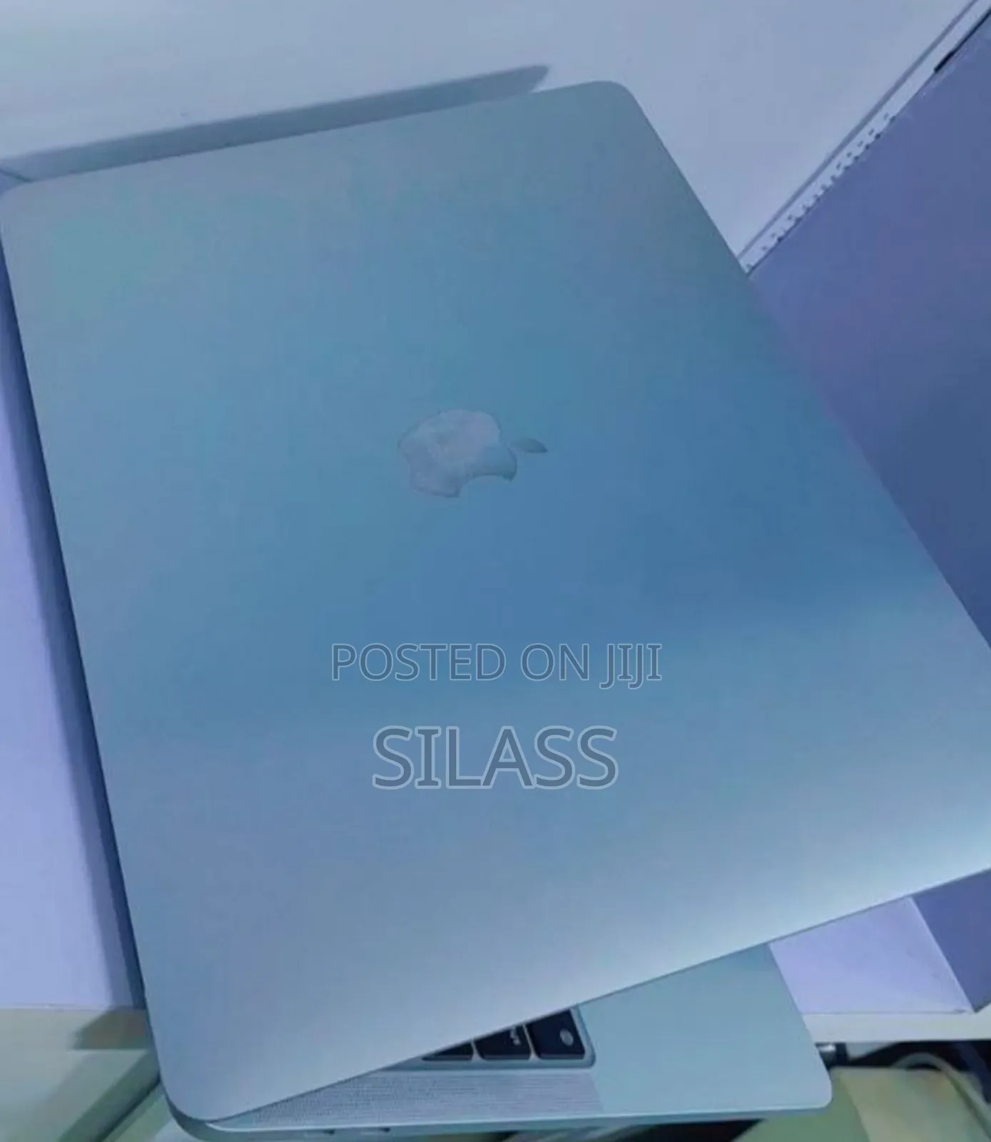 New Laptop Apple MacBook Pro 2022 M2 8GB Apple M2 SSD 512GB