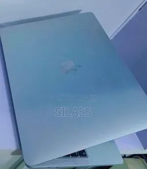 New Laptop Apple MacBook Pro 2022 M2 8GB Apple M2 SSD 512GB