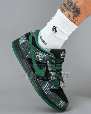 Photo - Skateboards Nike Sb Dunk Low Pro Anthracite and Gorge Green
