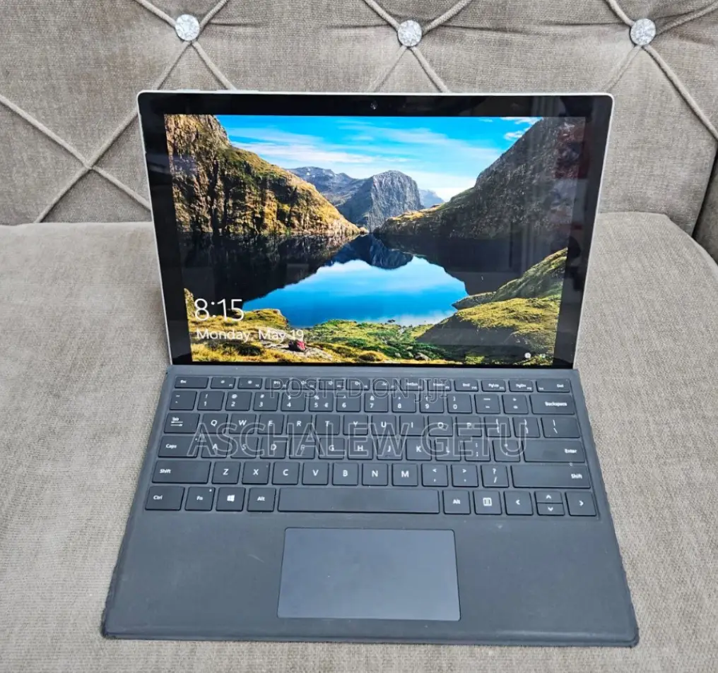 New Laptop Microsoft Surface 8GB Intel Core I7 SSD 256GB
