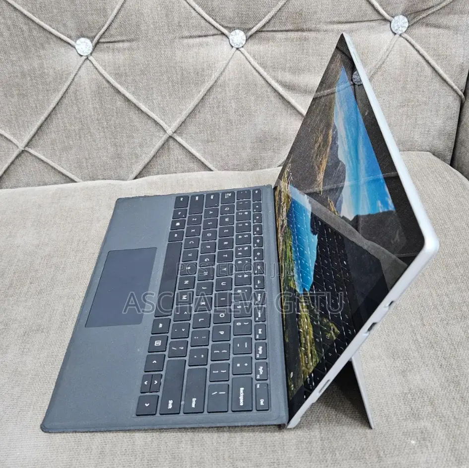 New Laptop Microsoft Surface 8GB Intel Core I7 SSD 256GB