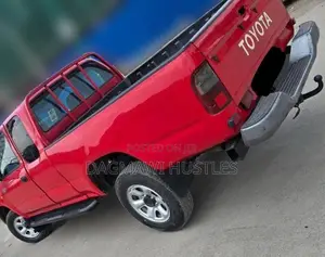 Toyota Hilux 2005 Red