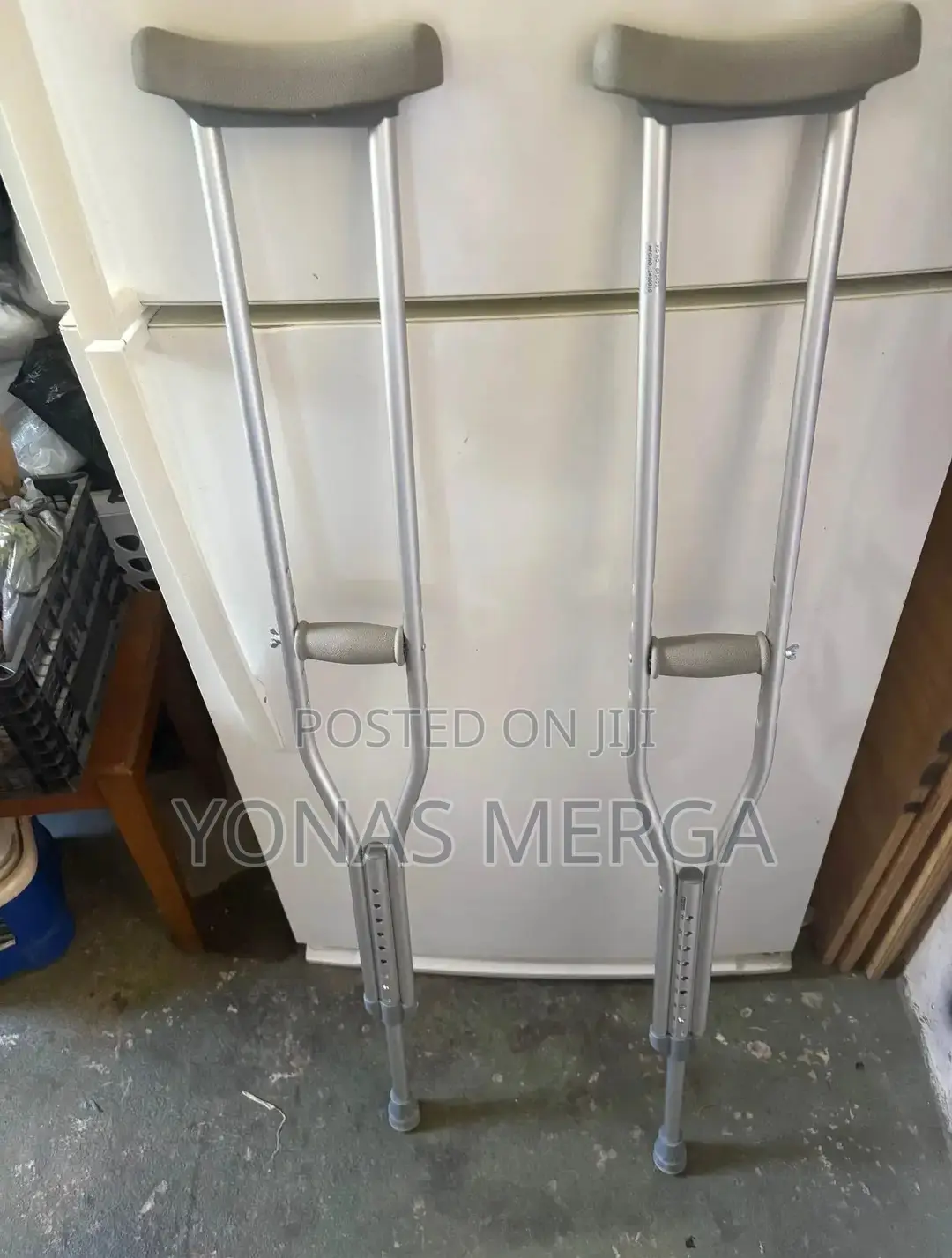 Crutchesß產axillary Crutches||Crutches -Youth, 4"6" to 5"2"