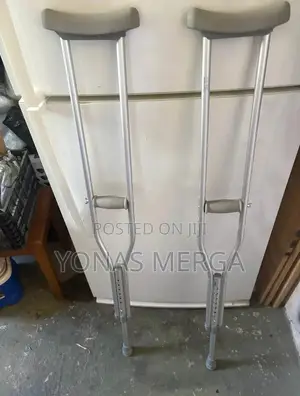 Photo - Crutchesß產axillary Crutches||Crutches -Youth, 4"6" to 5"2"