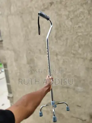 አራት እግር ከዘራ ቁመቱ የሚጨምር Cane Foir Leg Balance Cane Almunium