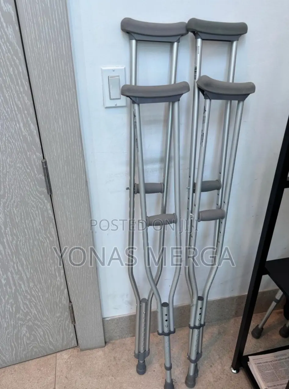 Underarm Crutches to Use After Leg Injury/Operation