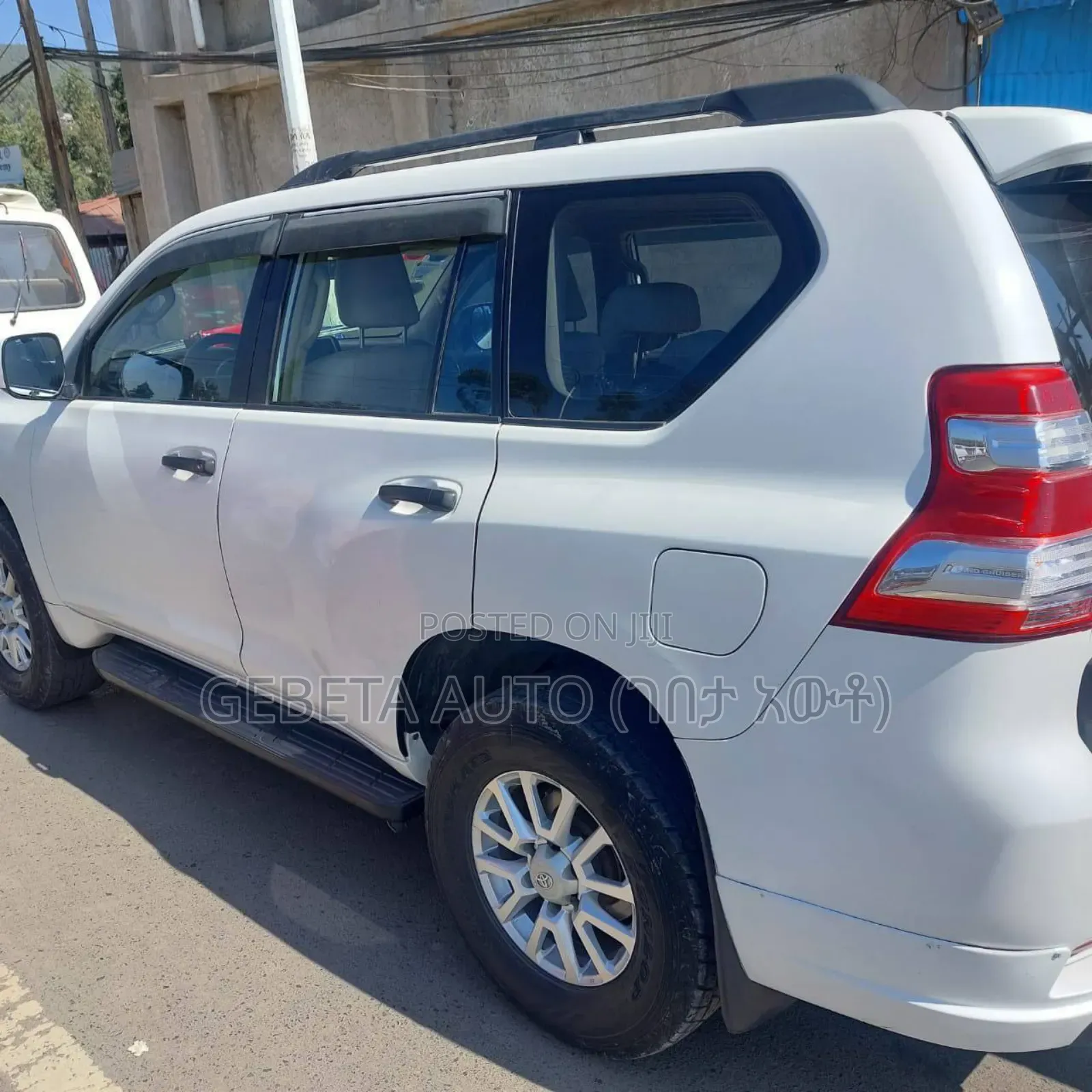 Toyota Land Cruiser 2010 White