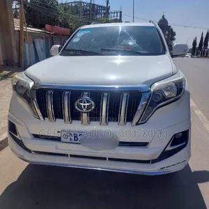 Toyota Land Cruiser 2010 White