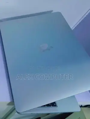 New Laptop Apple MacBook Pro 2022 M2 8GB Apple M2 SSD 512GB