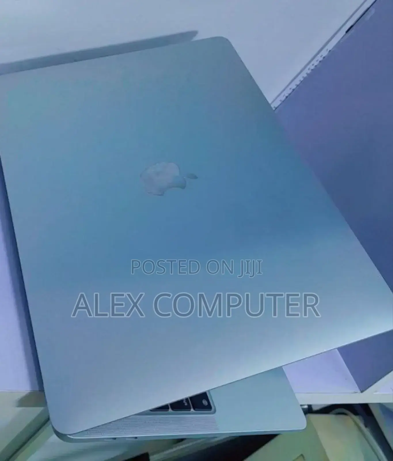 New Laptop Apple MacBook Pro 2022 M2 8GB Apple M2 SSD 512GB