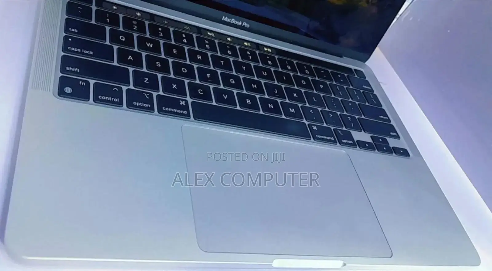 New Laptop Apple MacBook Pro 2022 M2 8GB Apple M2 SSD 512GB