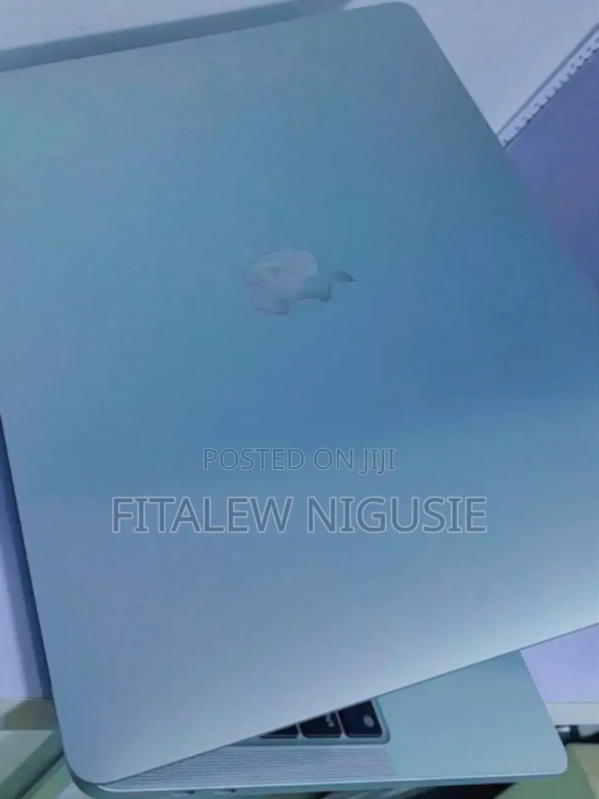 New Laptop Apple MacBook Pro 2022 M2 8GB Apple M2 SSD 512GB