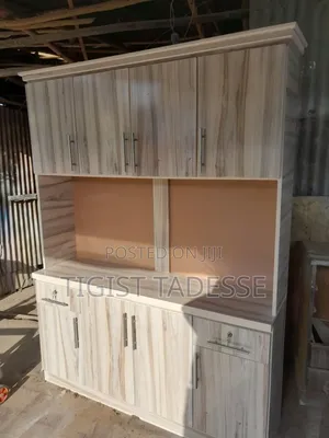 ኪችን ካቢኔት ሜትር ከ ሀምሳ ተነቃቃይ እና ተንቀሳቃሽ በላምኔት የተሠራ