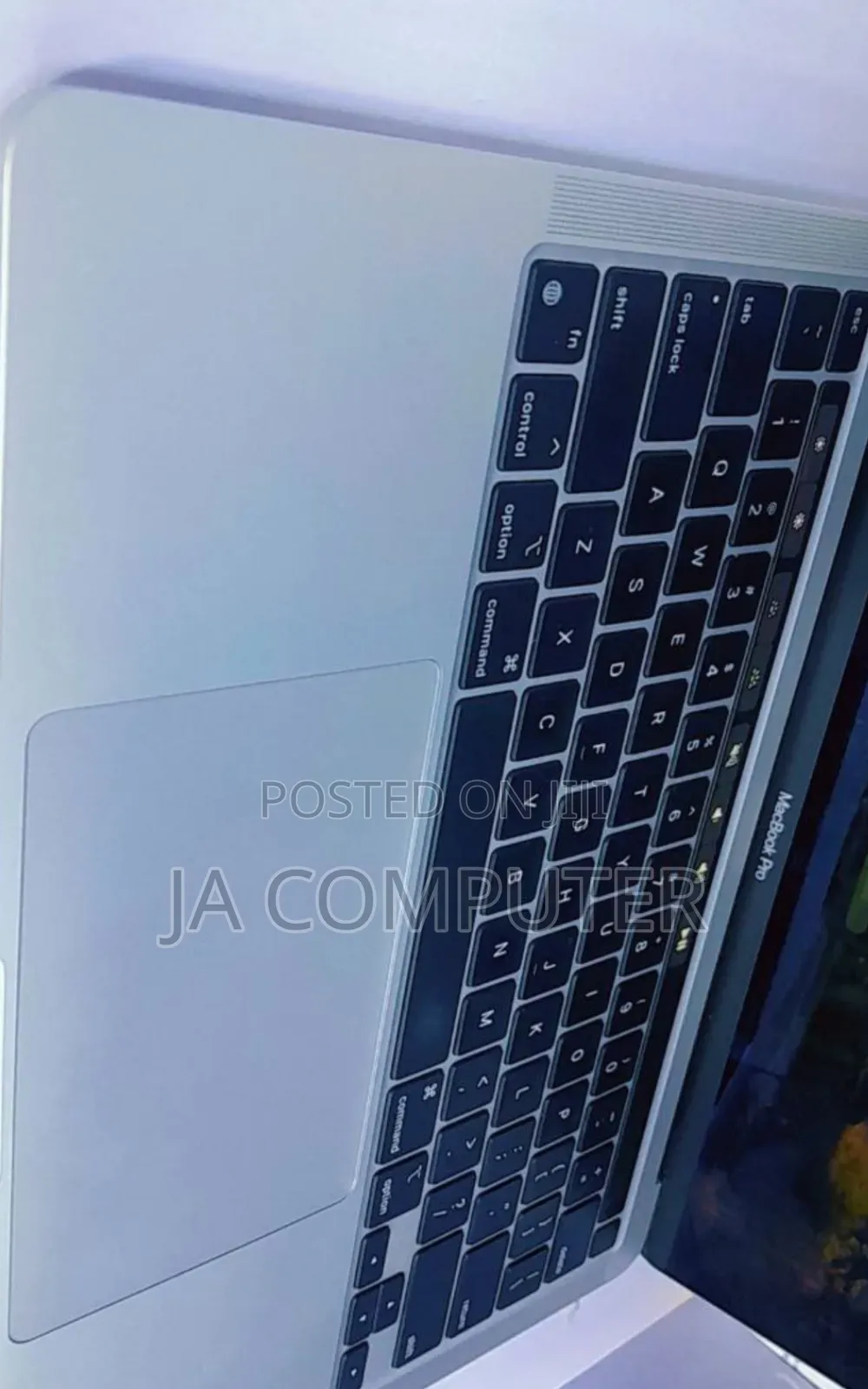 New Laptop Apple MacBook Pro 2022 M2 8GB Apple M2 SSD 512GB