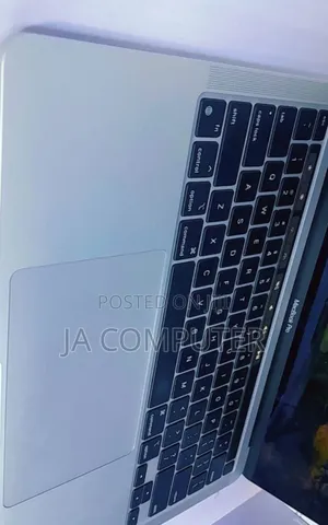 New Laptop Apple MacBook Pro 2022 M2 8GB Apple M2 SSD 512GB