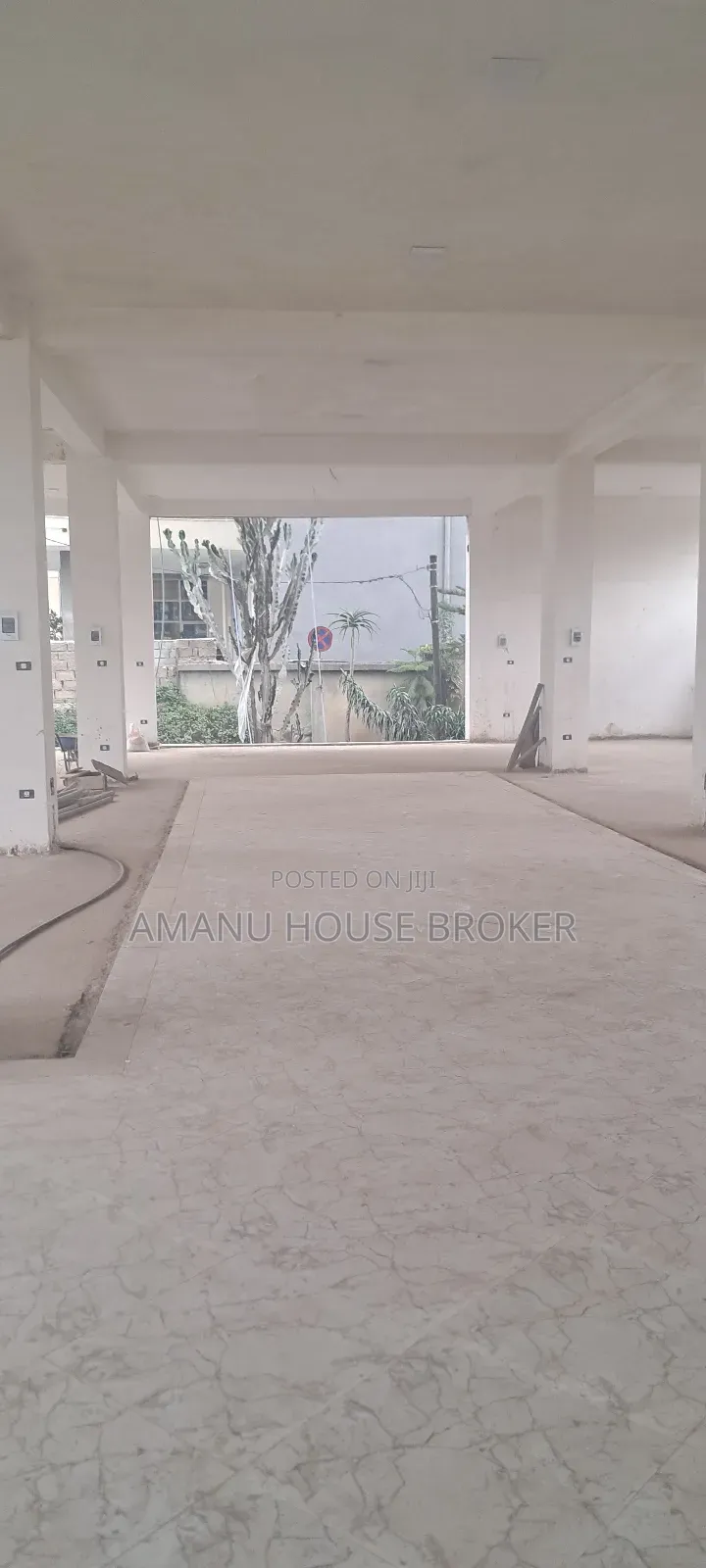 Urgently for Rent Show Room on the Ground Floor, Bole, Area.