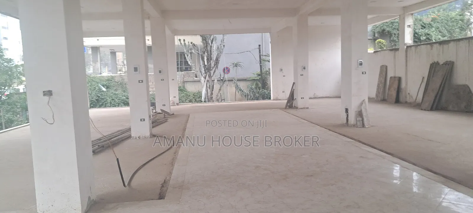 Urgently for Rent Show Room on the Ground Floor, Bole, Area.