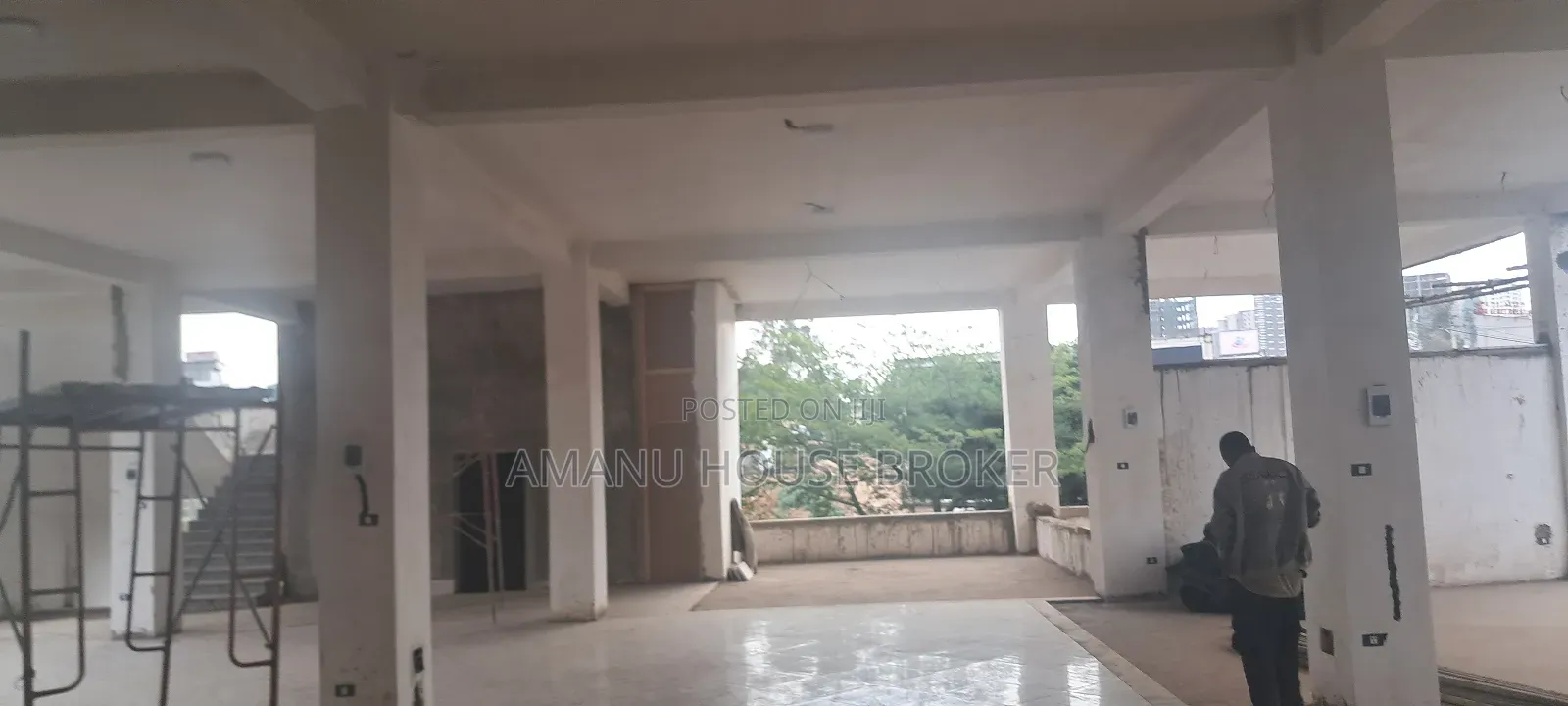 Urgently for Rent Show Room on the Ground Floor, Bole, Area.