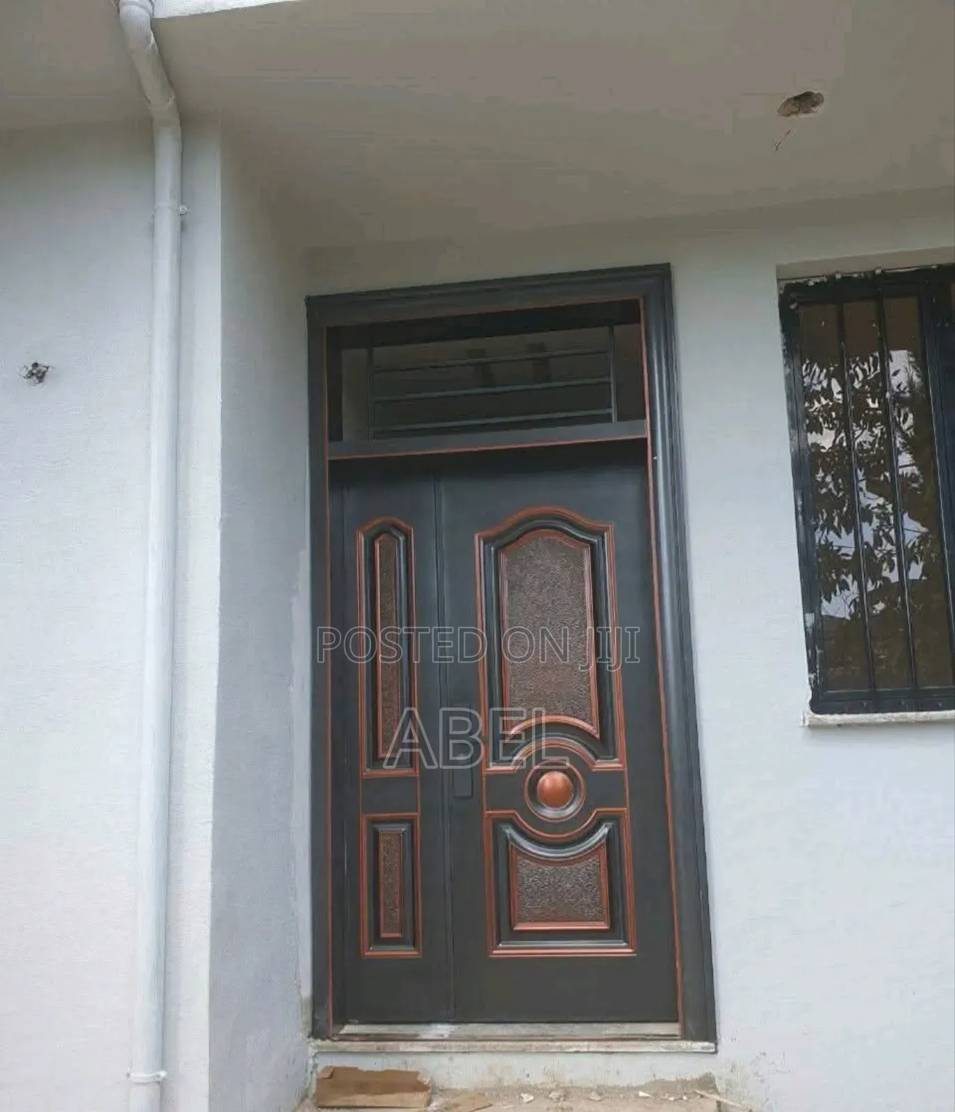 ለአፓርታማ Victor Security በር አለላቹ