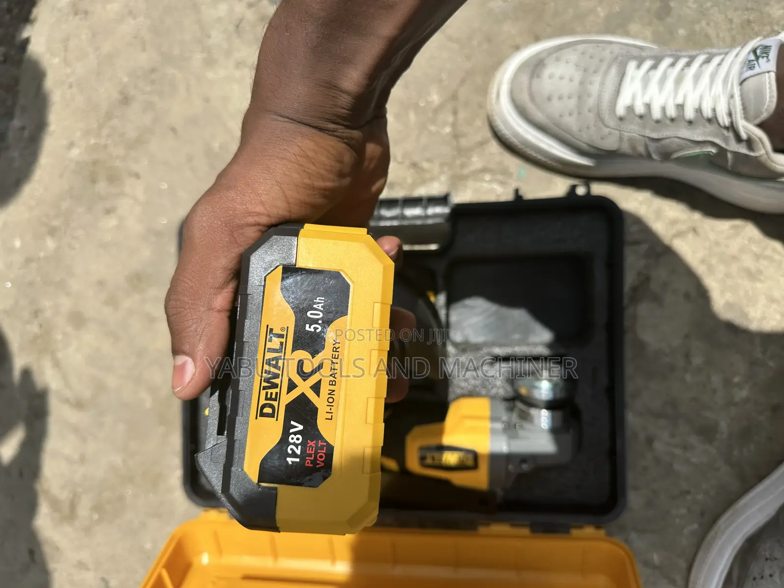 DWLT Charger Grinder