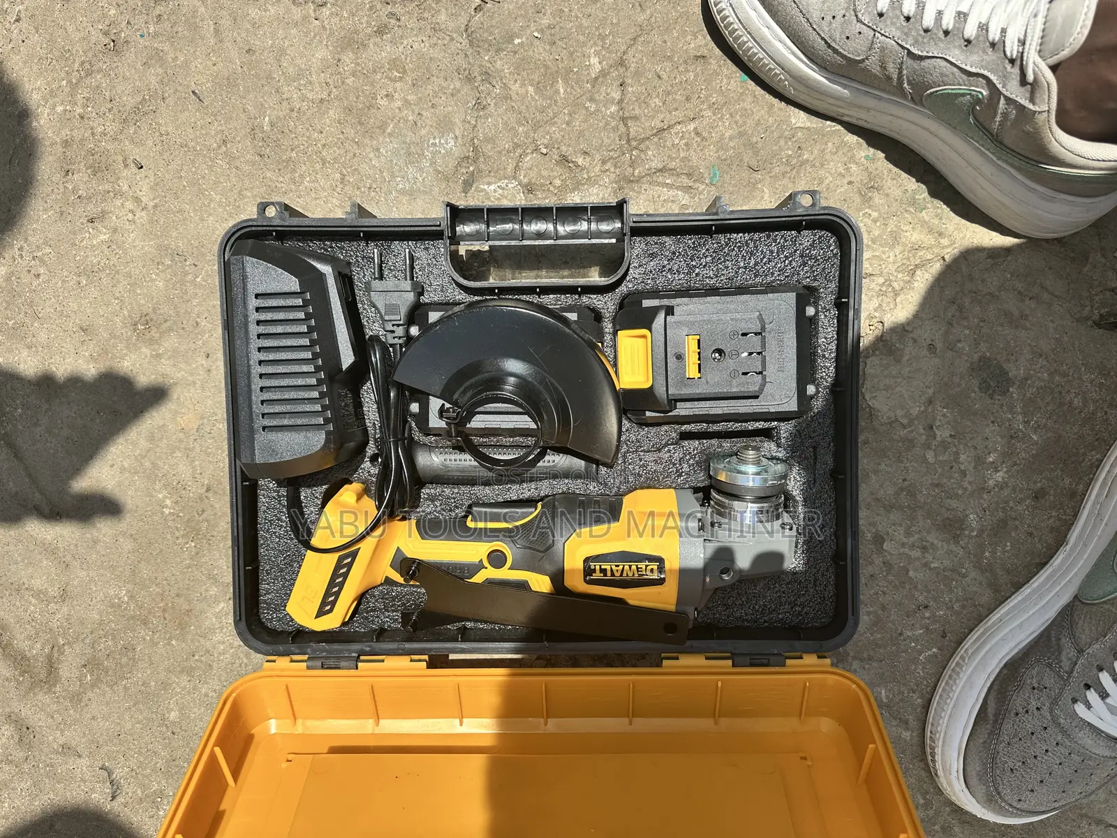 DWLT Charger Grinder