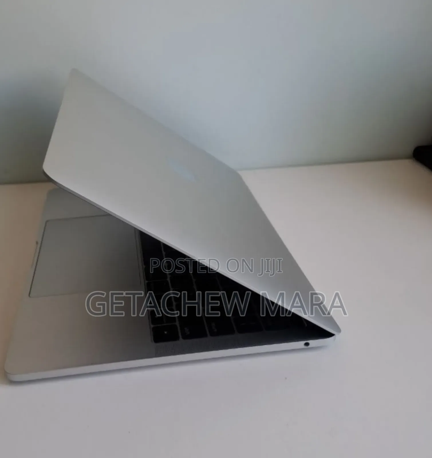 New Laptop Apple MacBook Pro 2017 8GB Intel Core I5 SSD 1T