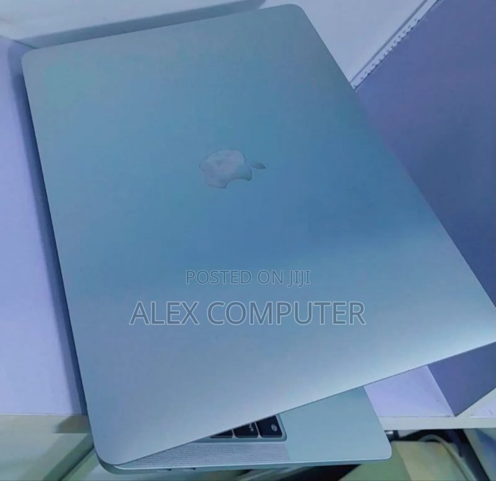 New Laptop Apple MacBook Pro 2022 M2 8GB Apple M2 SSD 512GB