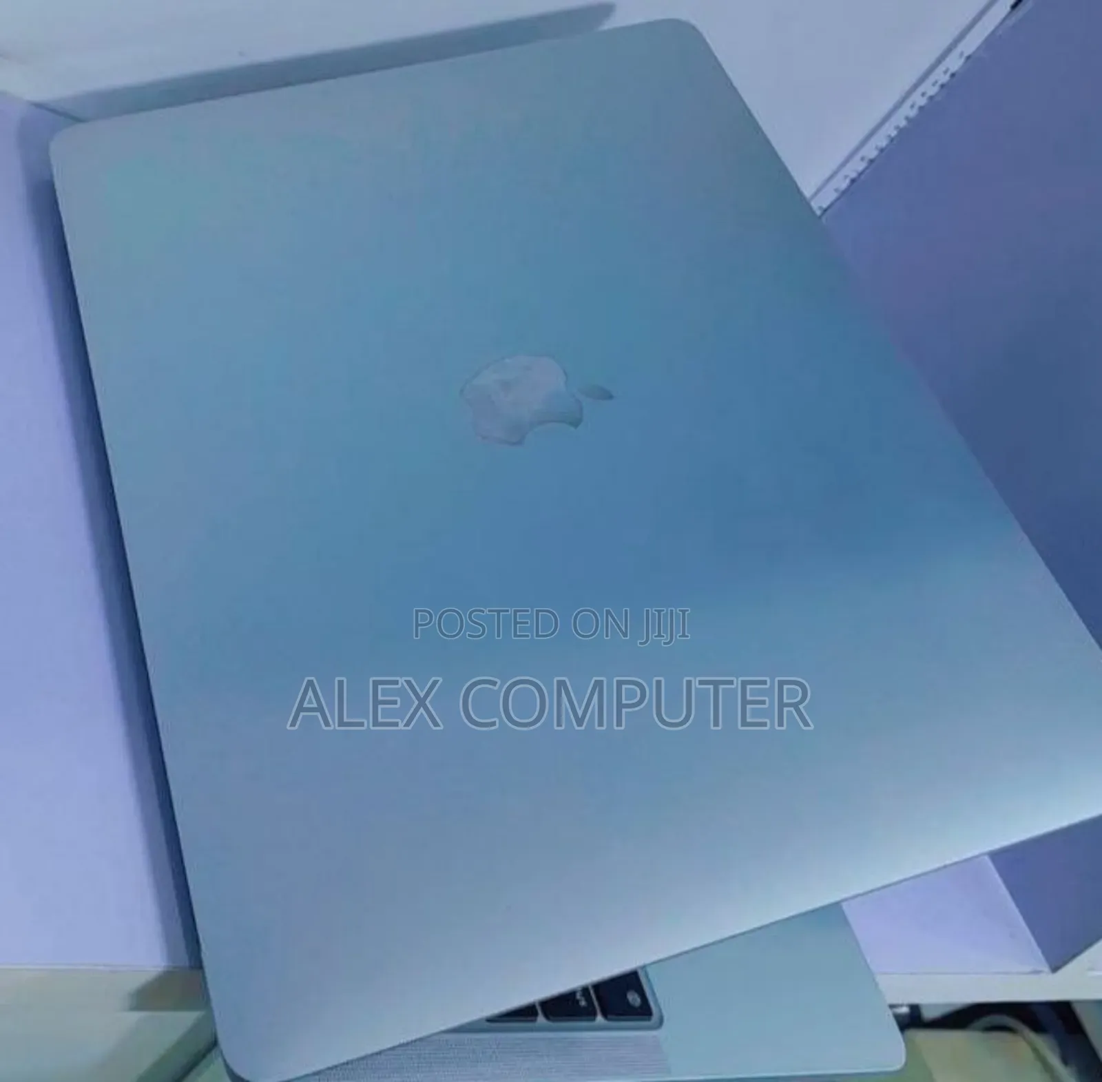 New Laptop Apple MacBook Pro 2022 M2 8GB Apple M2 SSD 512GB