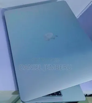 New Laptop Apple MacBook Pro 2022 M2 8GB Apple M2 SSD 512GB