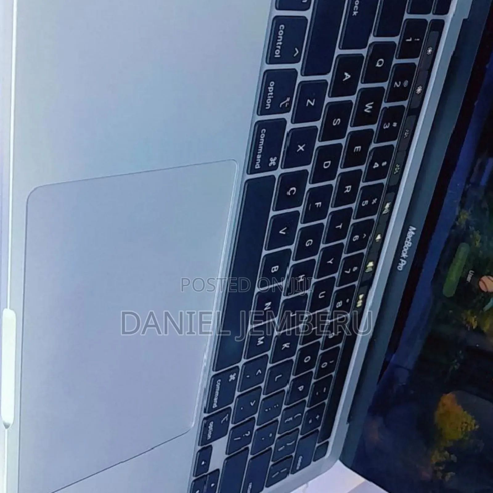 New Laptop Apple MacBook Pro 2022 M2 8GB Apple M2 SSD 512GB
