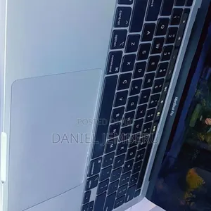 New Laptop Apple MacBook Pro 2022 M2 8GB Apple M2 SSD 512GB