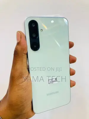 Photo - New Samsung Galaxy M16 128 GB Green