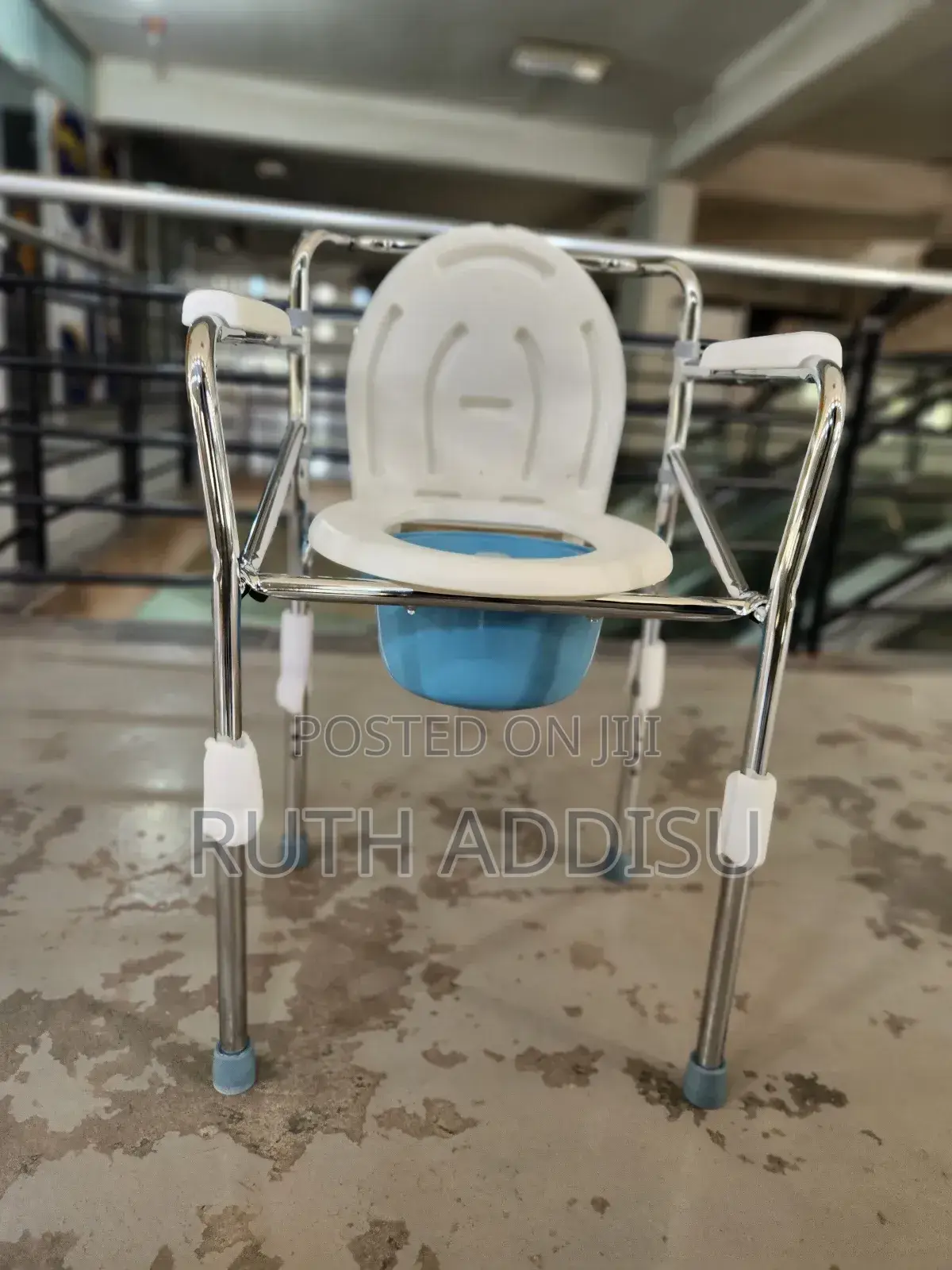 Commode Chair米蘭toilet Chair她與commode Chair走到medical Commode