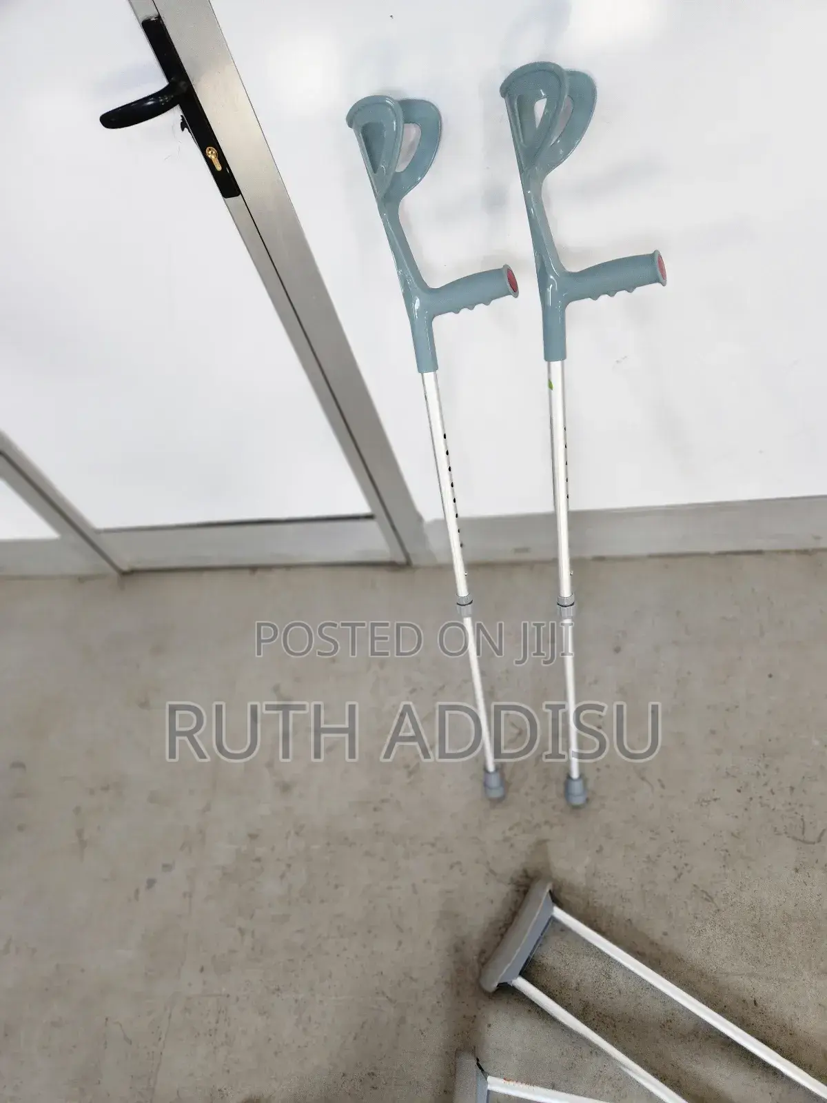 Crutches走了medical Equipment in Ethiopia起初commode.Ode Chair