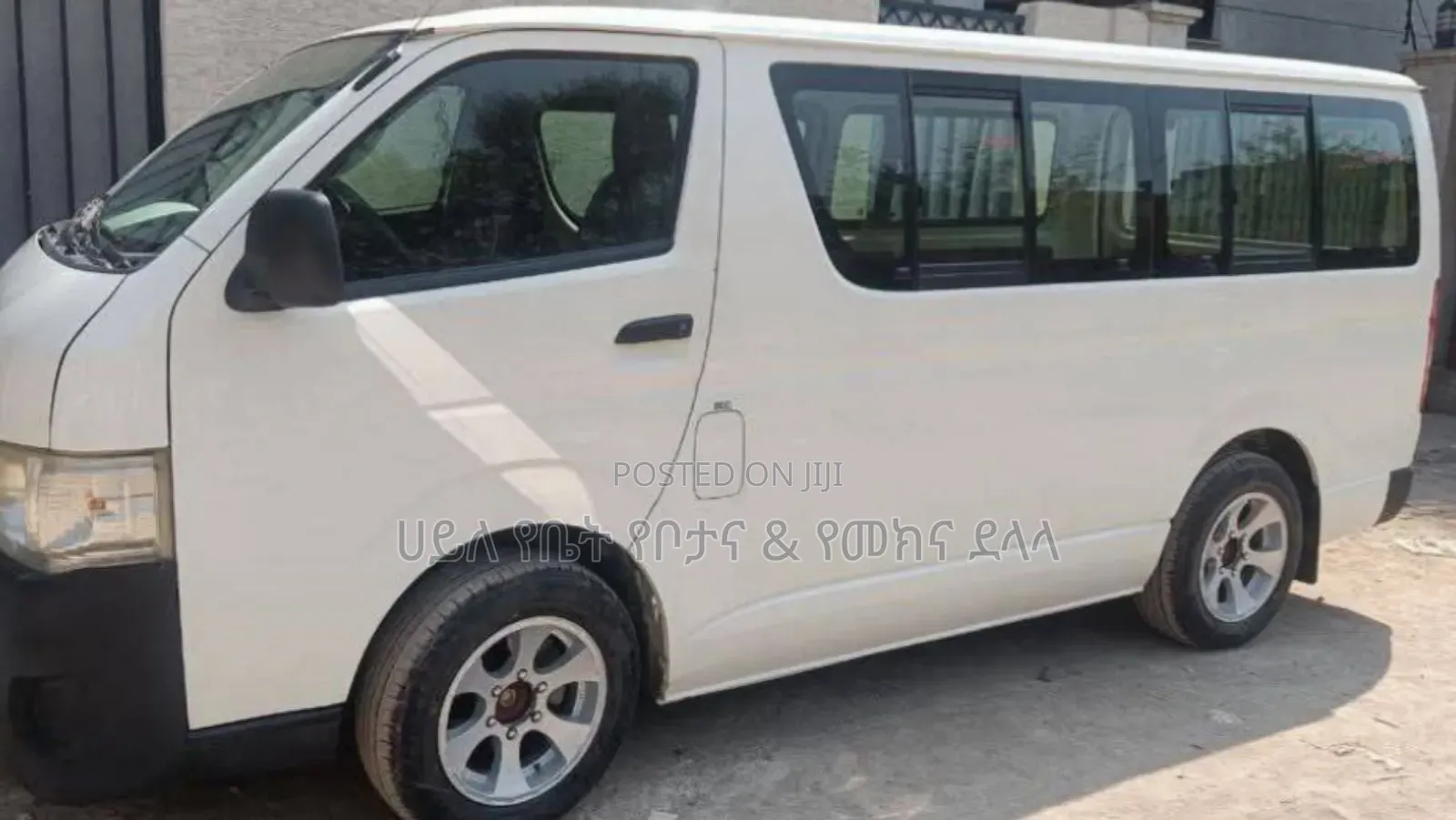 Toyota HiAce 2013 White