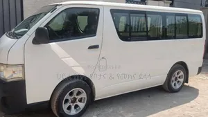 Photo - Toyota HiAce 2013 White