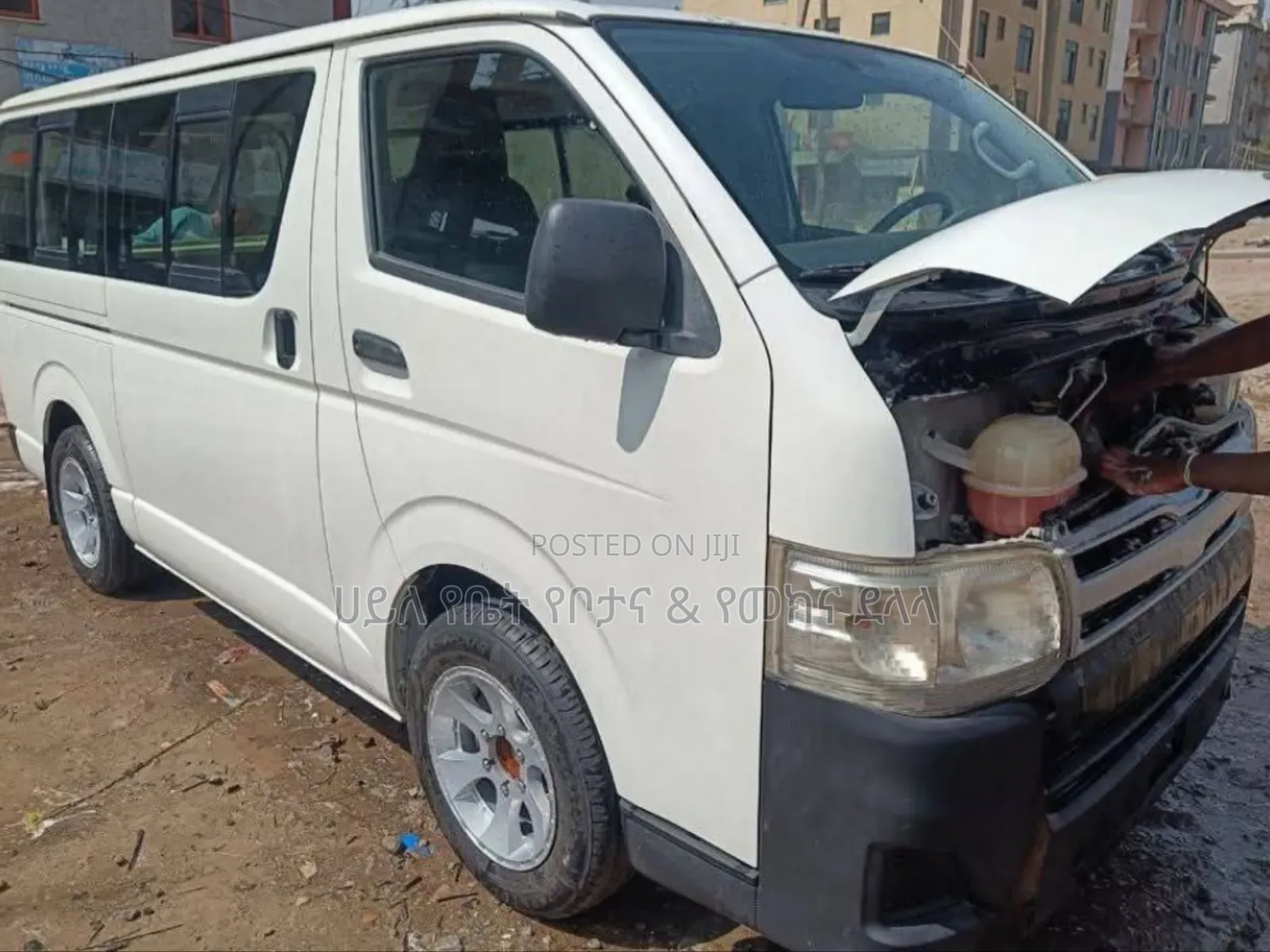 Toyota HiAce 2013 White