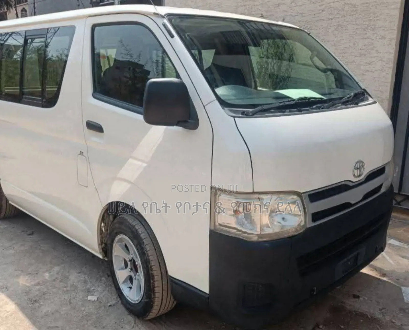 Toyota HiAce 2013 White