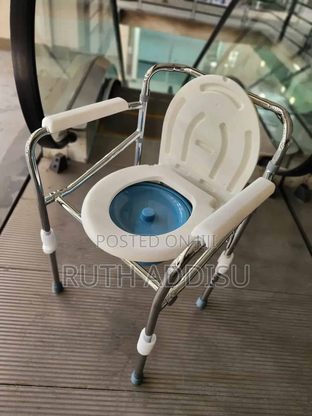 Commode Chair Almunium Bed Side Commode Chair銳利commode Chair