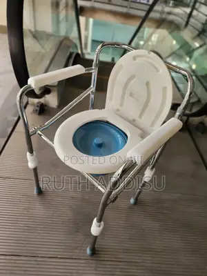 Photo - Commode Chair Almunium Bed Side Commode Chair銳利commode Chair