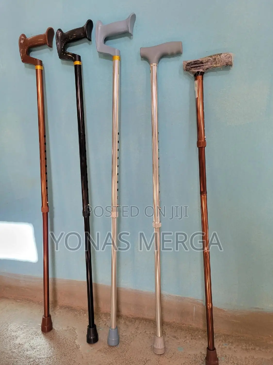 Stick/Cane Is Designed With Handrail, Help to Safely Step Up