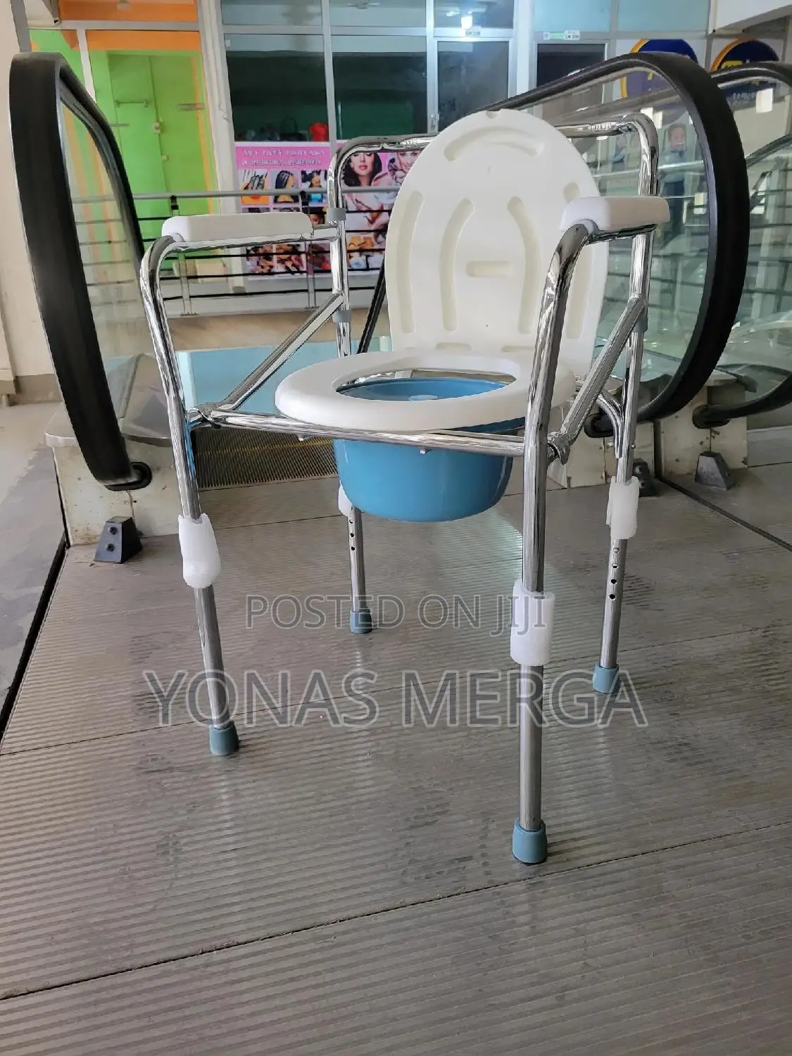 Bedside Commode Chair鄺•Bathroom Shower Chair in the Bathroom