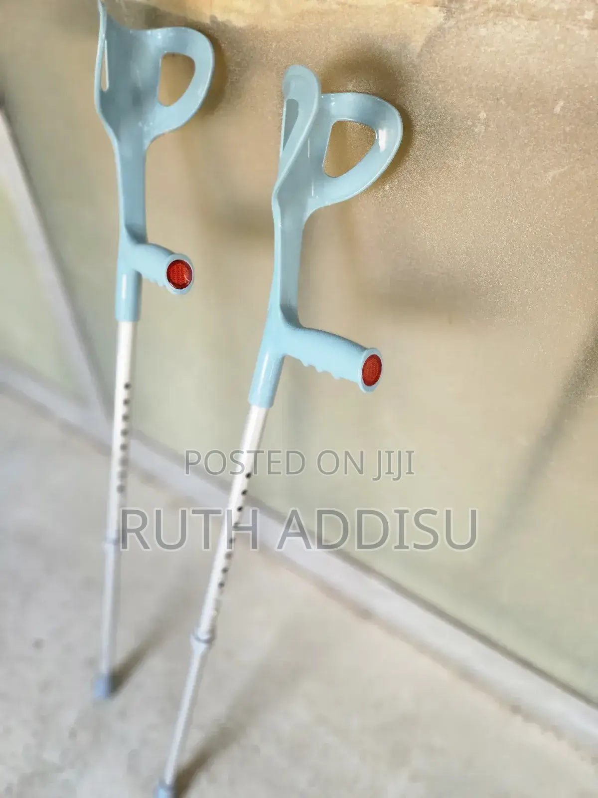 Crutches半天crutches㯲哭crutches𩠐走crutches營運crutches災民crutches