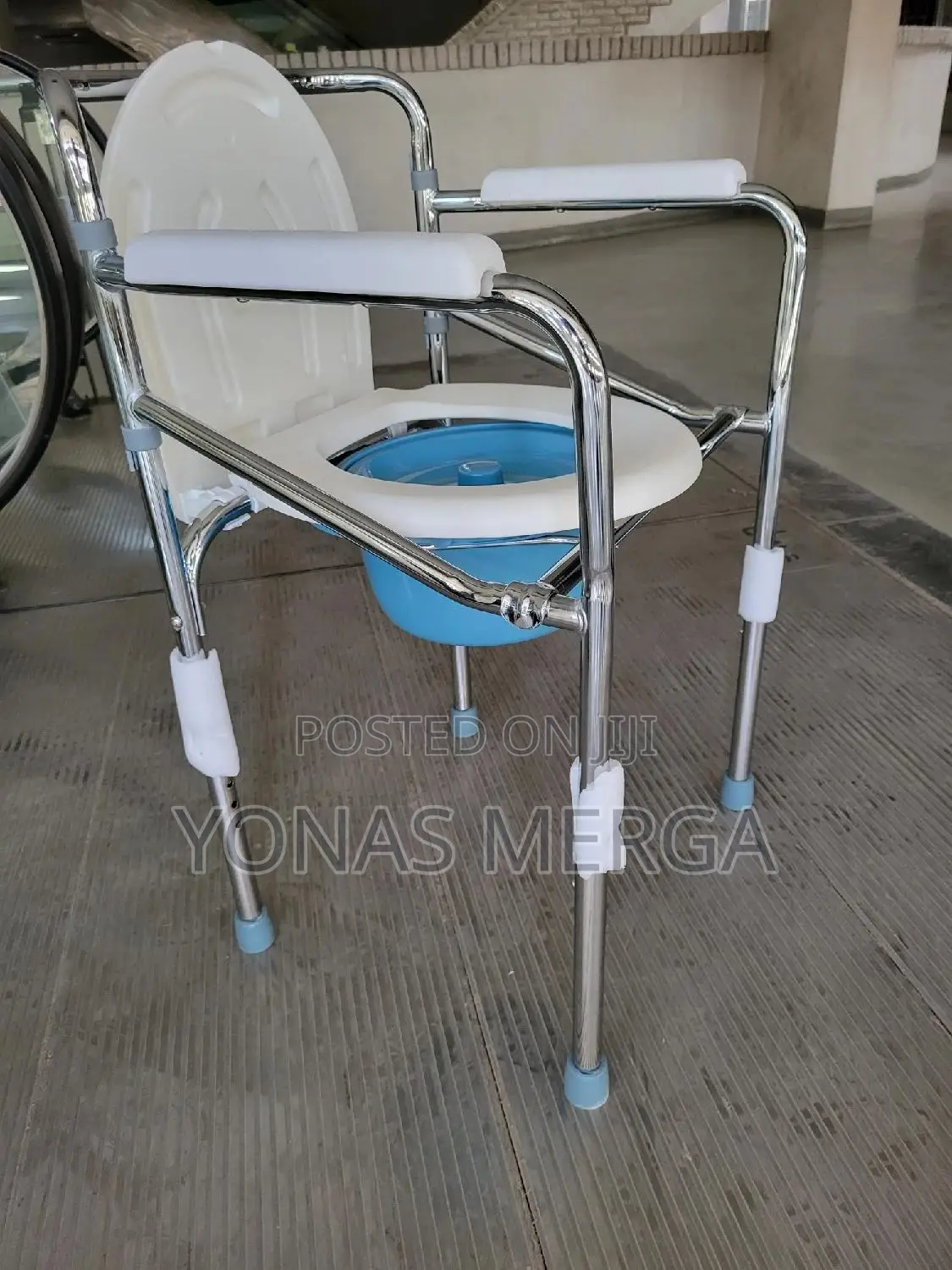 Popo/Themoxia Raised Toilet Seat With Handles and Widen Seat