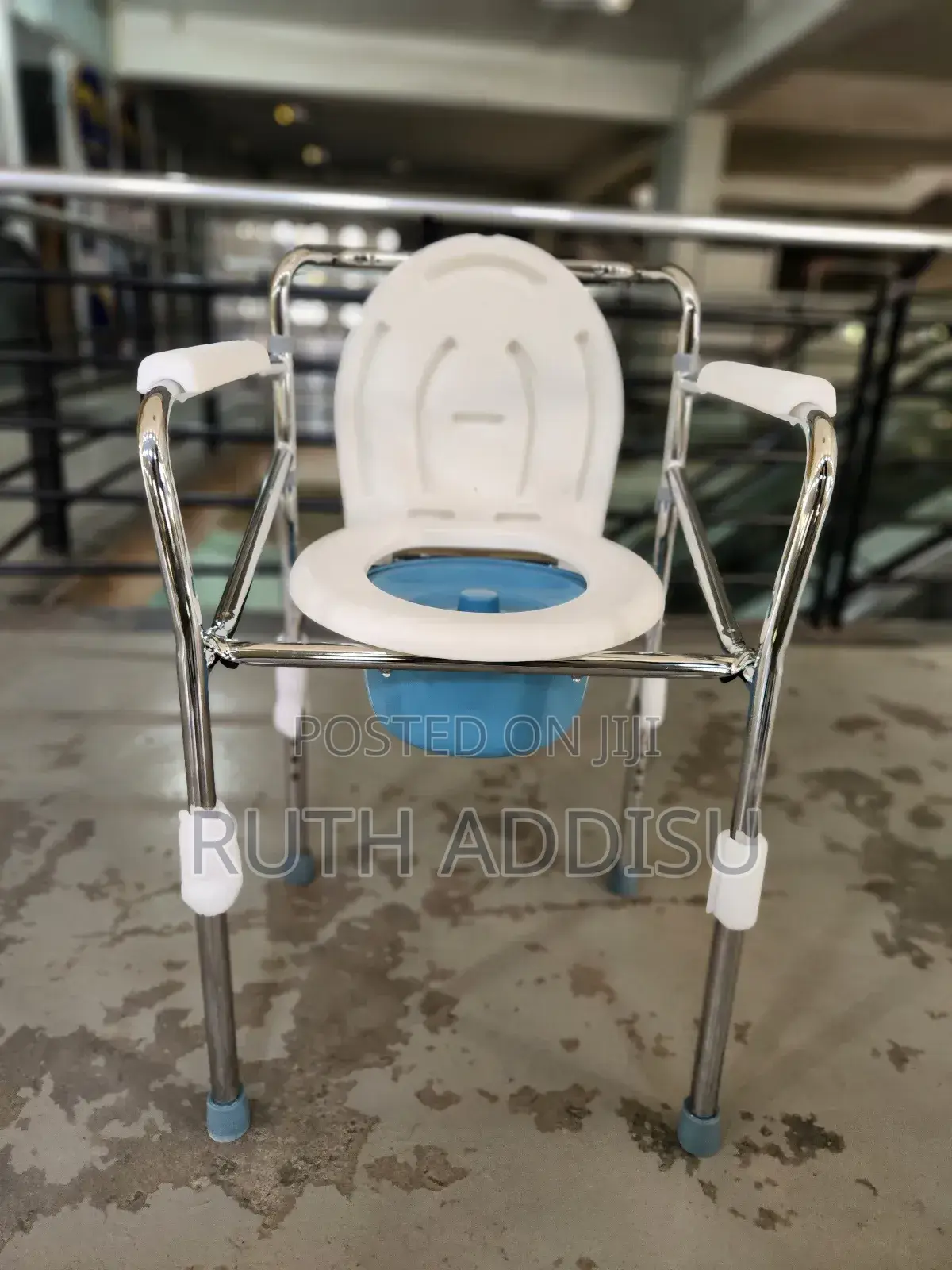 Commode Chair當中toilet Chair起初commode Chair去玩commode Chair