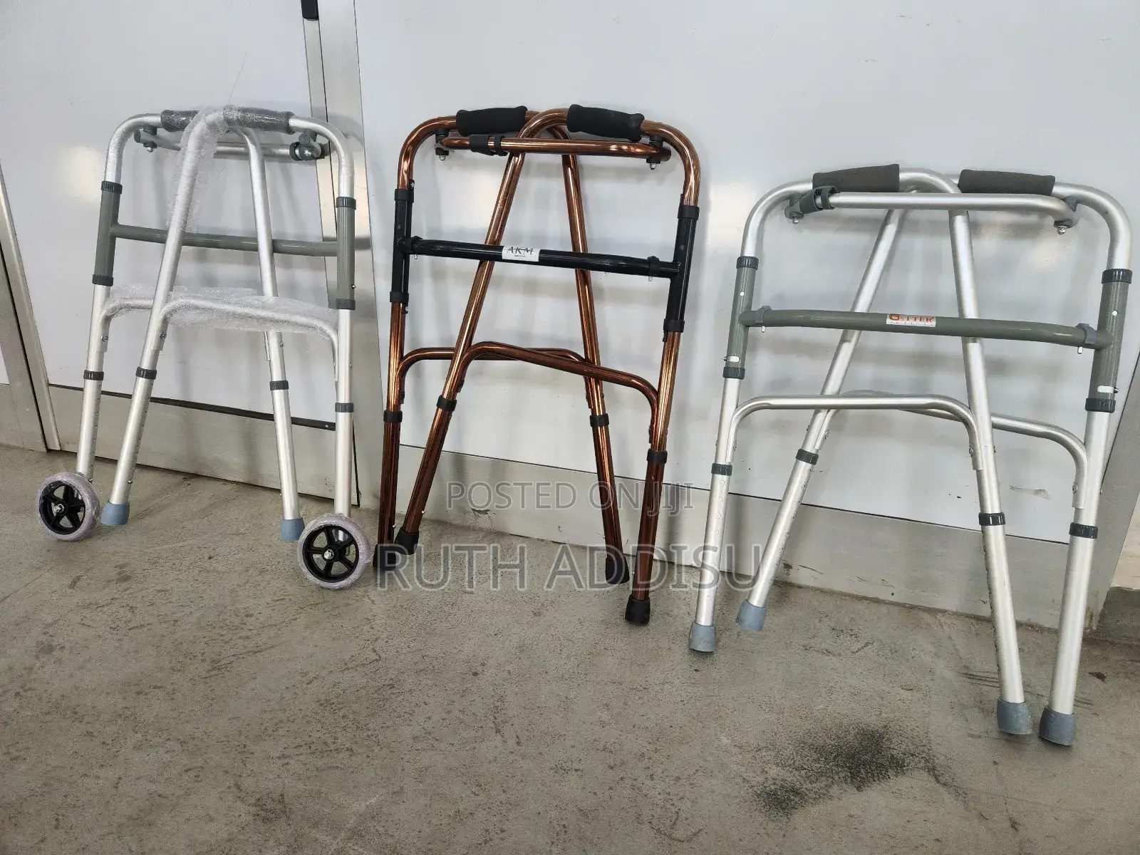 Walker營造walker𨰻姍walker巢的walker局部walker同一walker她與walker