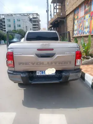 Toyota Hilux 2020 Pink